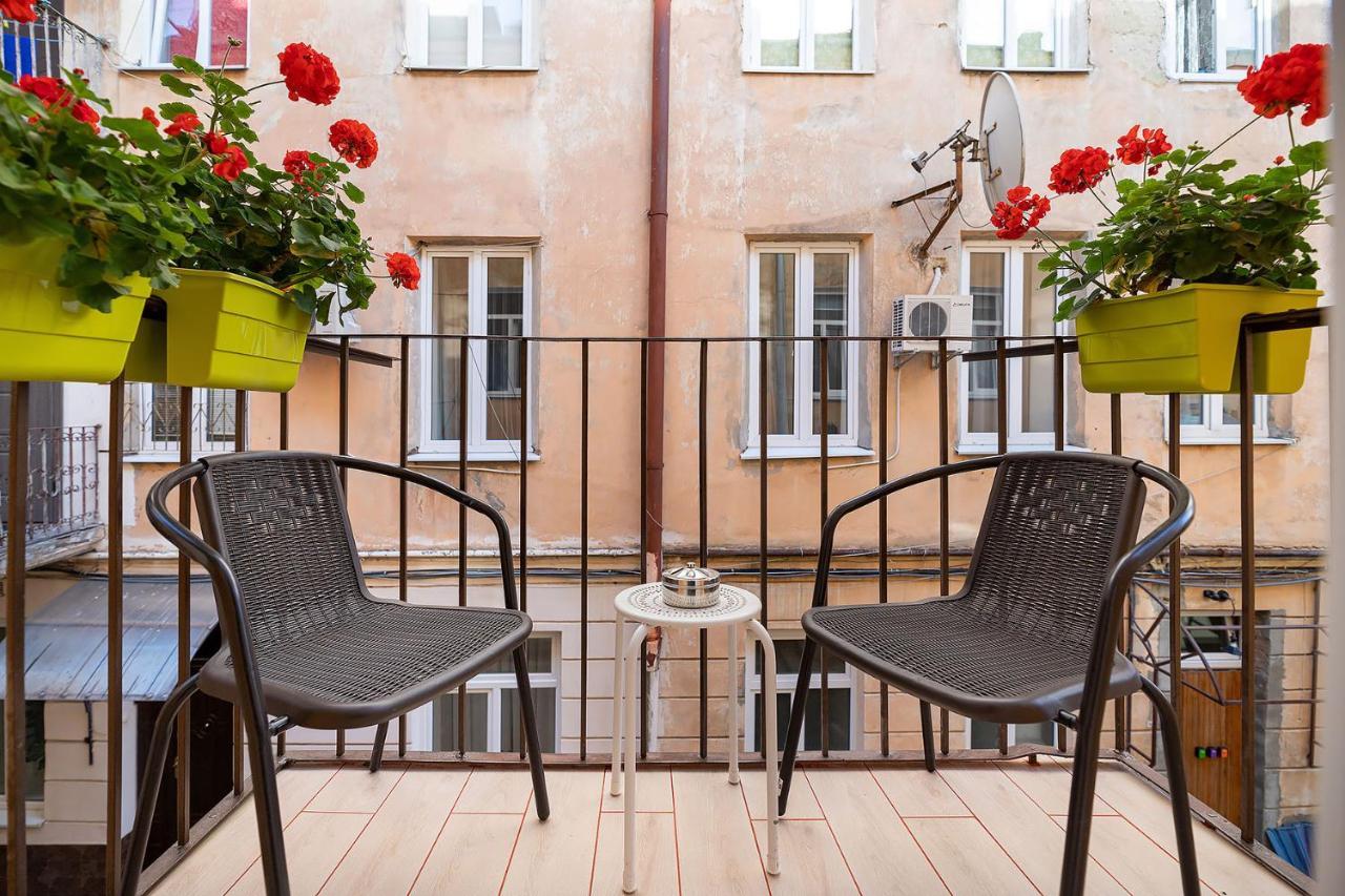 Rynok Square City Center Two Bedroom Apartment! Λβιβ Εξωτερικό φωτογραφία