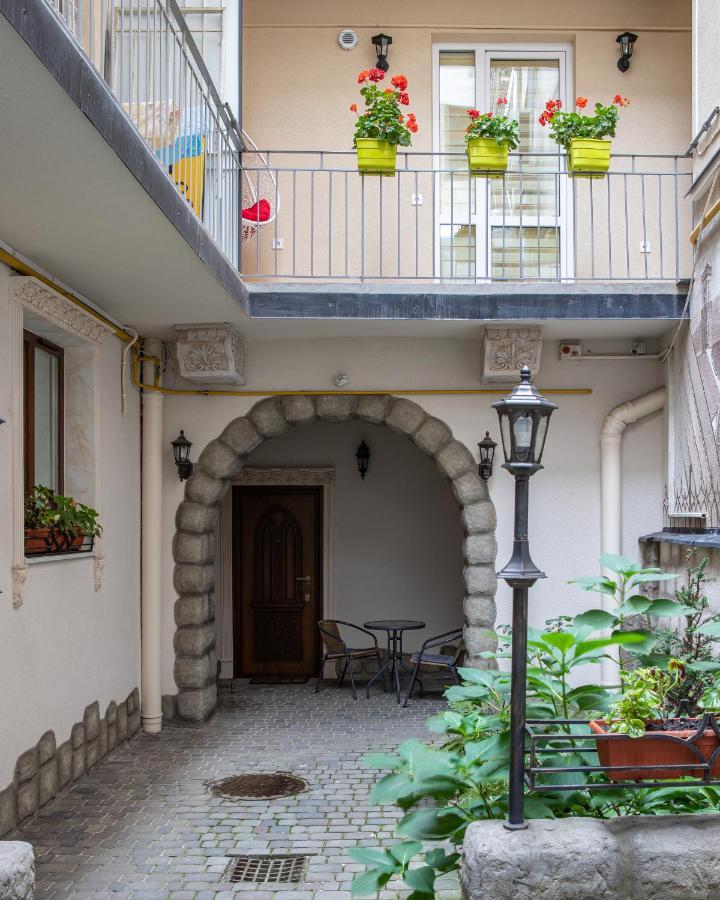 Rynok Square City Center Two Bedroom Apartment! Λβιβ Εξωτερικό φωτογραφία
