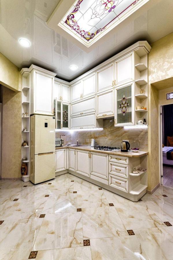 Rynok Square City Center Two Bedroom Apartment! Λβιβ Εξωτερικό φωτογραφία
