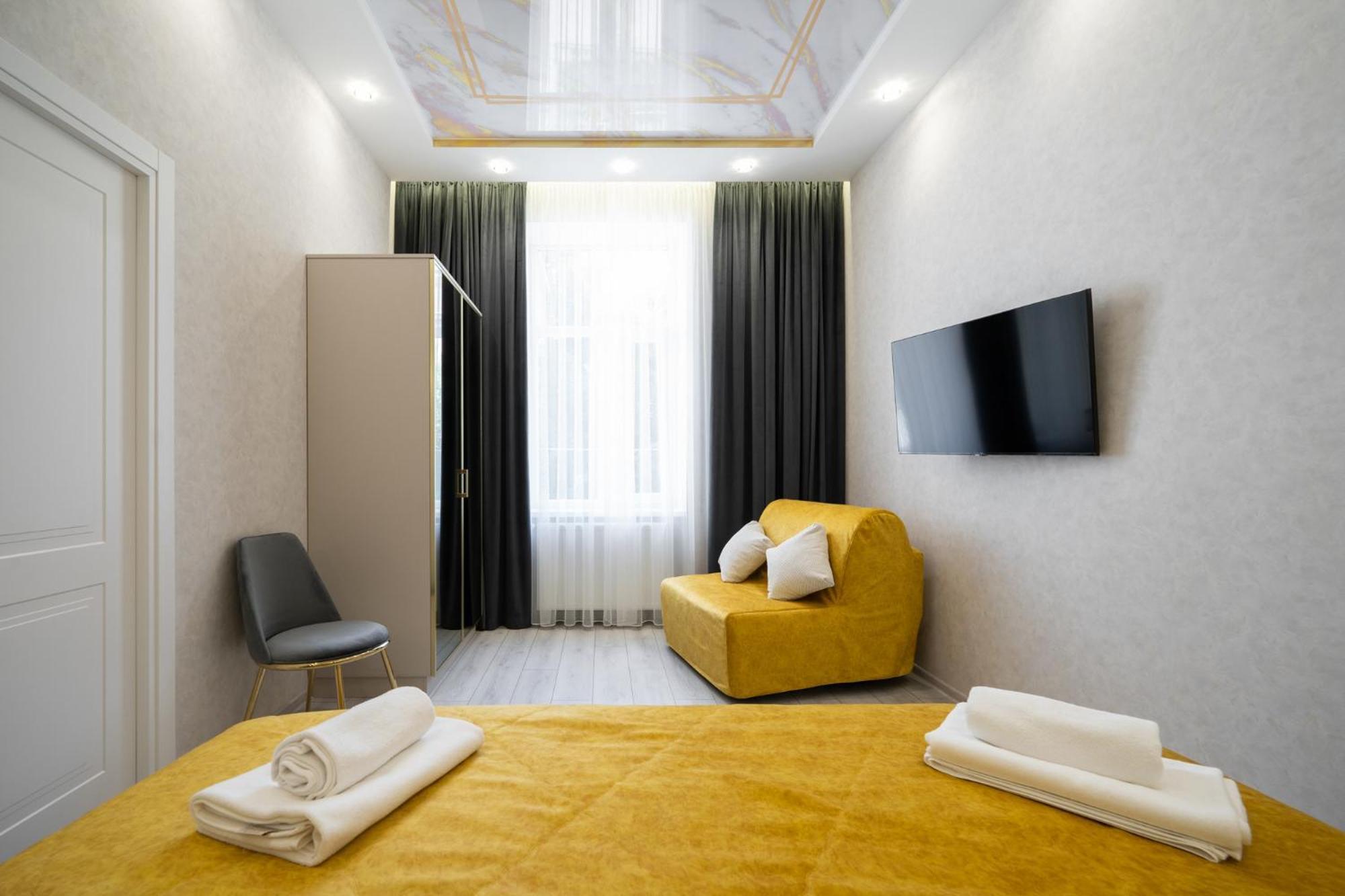 Rynok Square City Center Two Bedroom Apartment! Λβιβ Εξωτερικό φωτογραφία