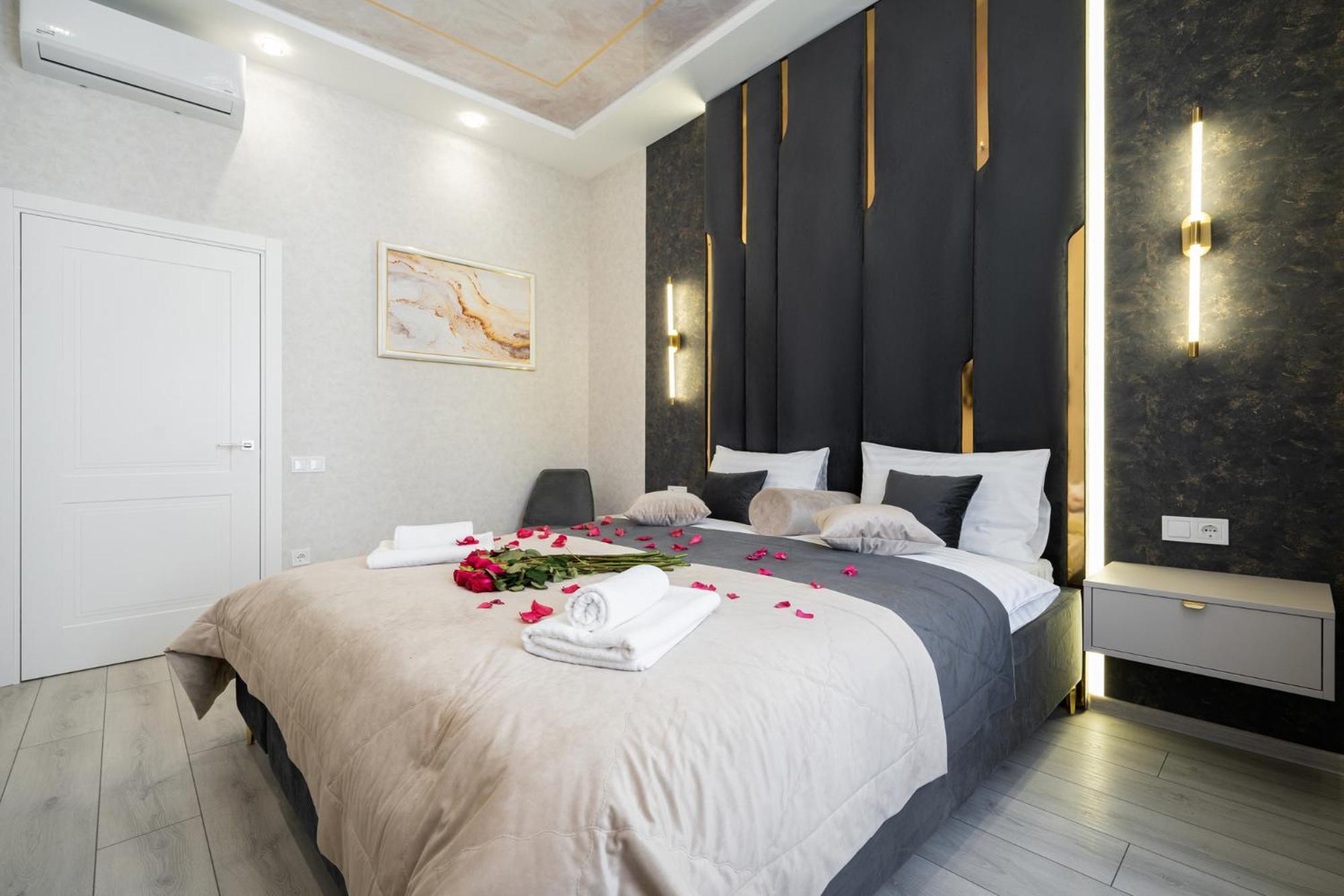 Rynok Square City Center Two Bedroom Apartment! Λβιβ Εξωτερικό φωτογραφία